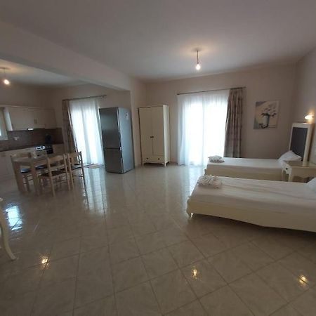 Konstantinos Apartments Ammoudia Buitenkant foto