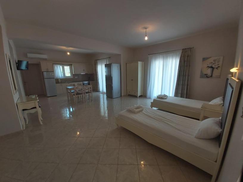 Konstantinos Apartments Ammoudia Buitenkant foto
