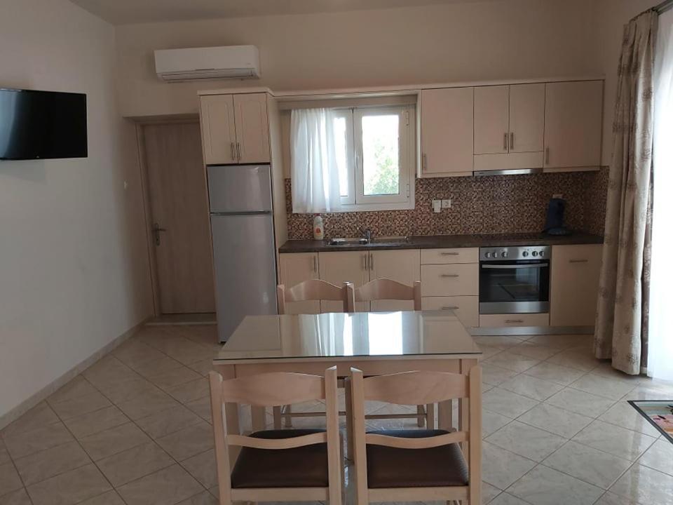 Konstantinos Apartments Ammoudia Kamer foto